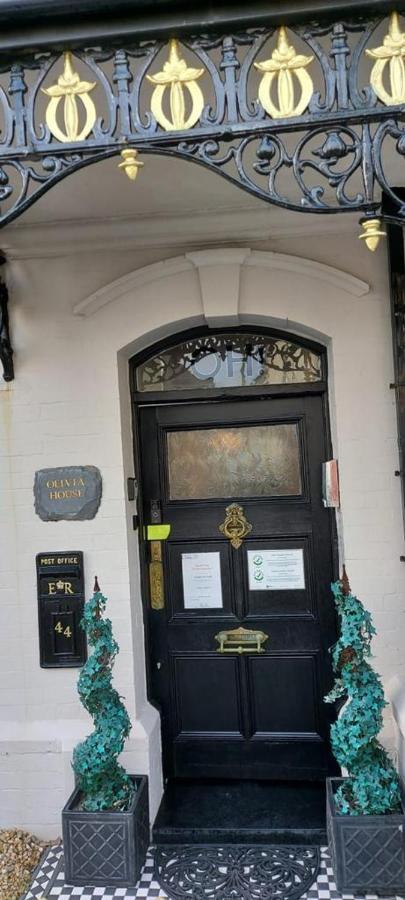 Olivia House Bed & Breakfast พอร์ธคอว์ล ภายนอก รูปภาพ